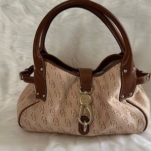 Dooney and Bourke logo bag